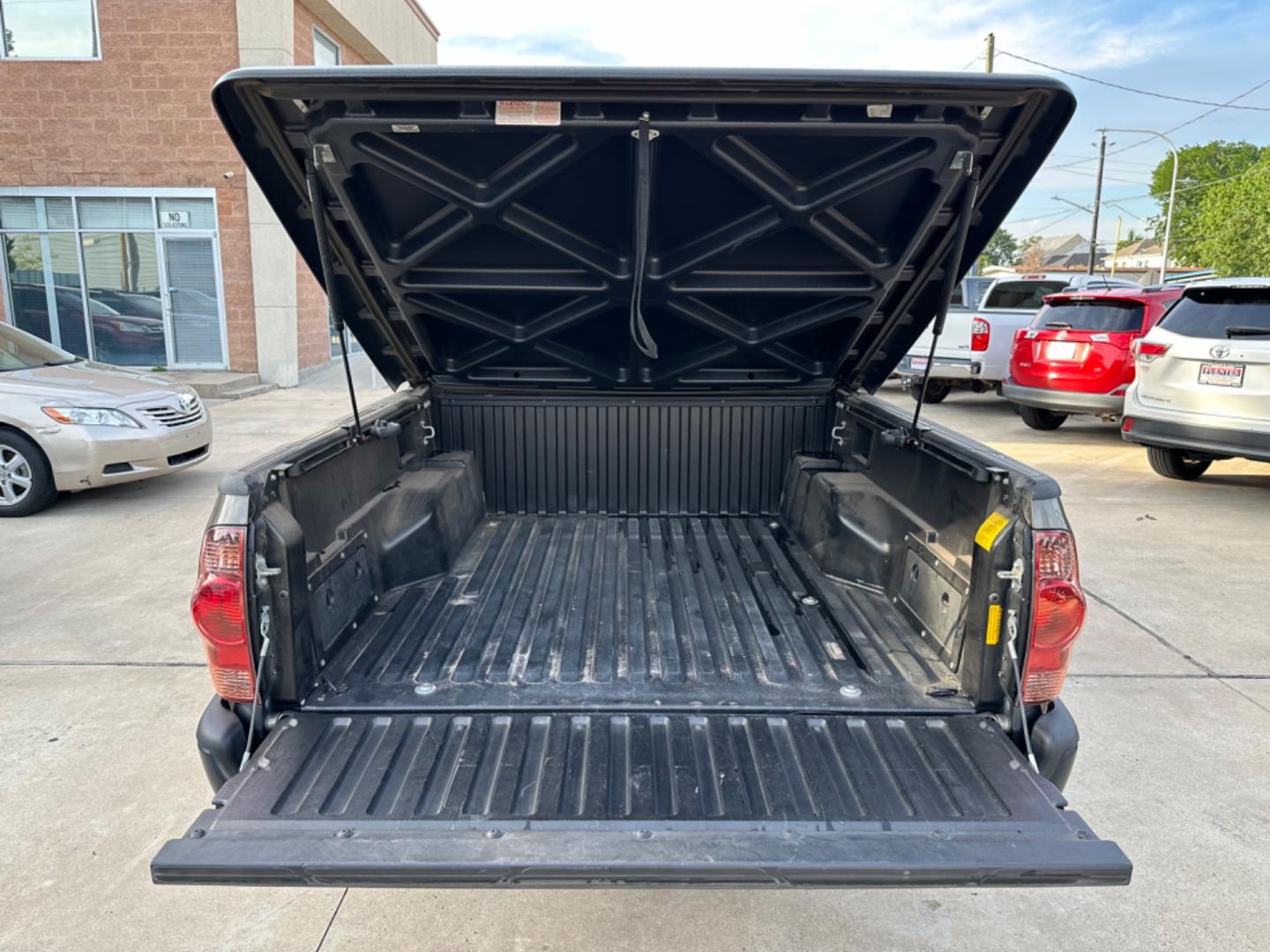 2012 Brown /Silver Toyota Tacoma SR5 (5TFJU4GN5CX) with an 4.0L engine, Automatic transmission, located at 1501 West 15th St., Houston, 77008, (713) 869-2925, 29.797941, -95.411789 - Photo#4